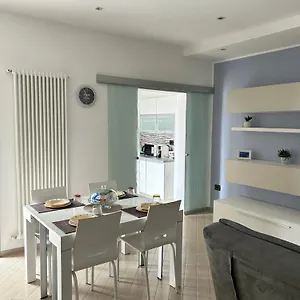 Refresh House , Brindisi Italië